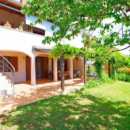 Luciana Apartman *