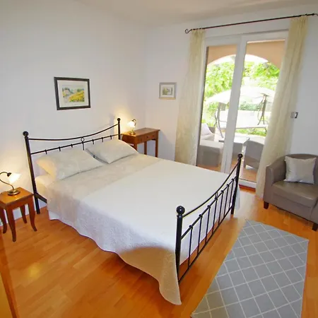 Luciana Apartman Valbandon