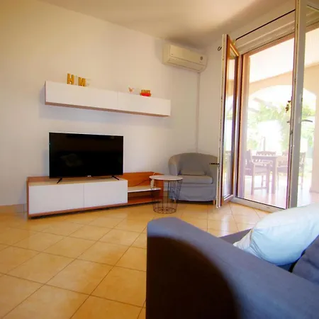 Luciana Apartman *